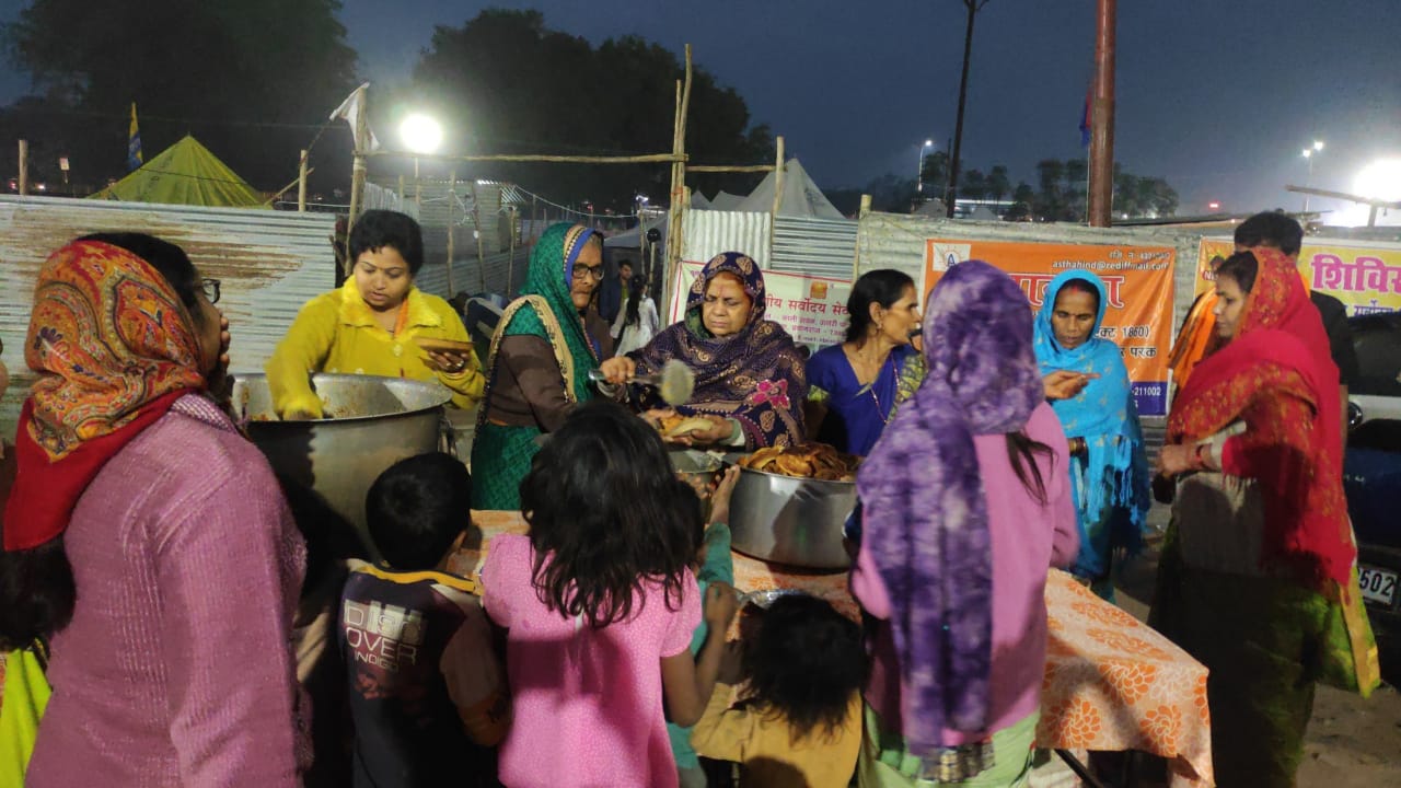 Community Feast by Astha Sanstha Prayag Raj at Magh Mela
