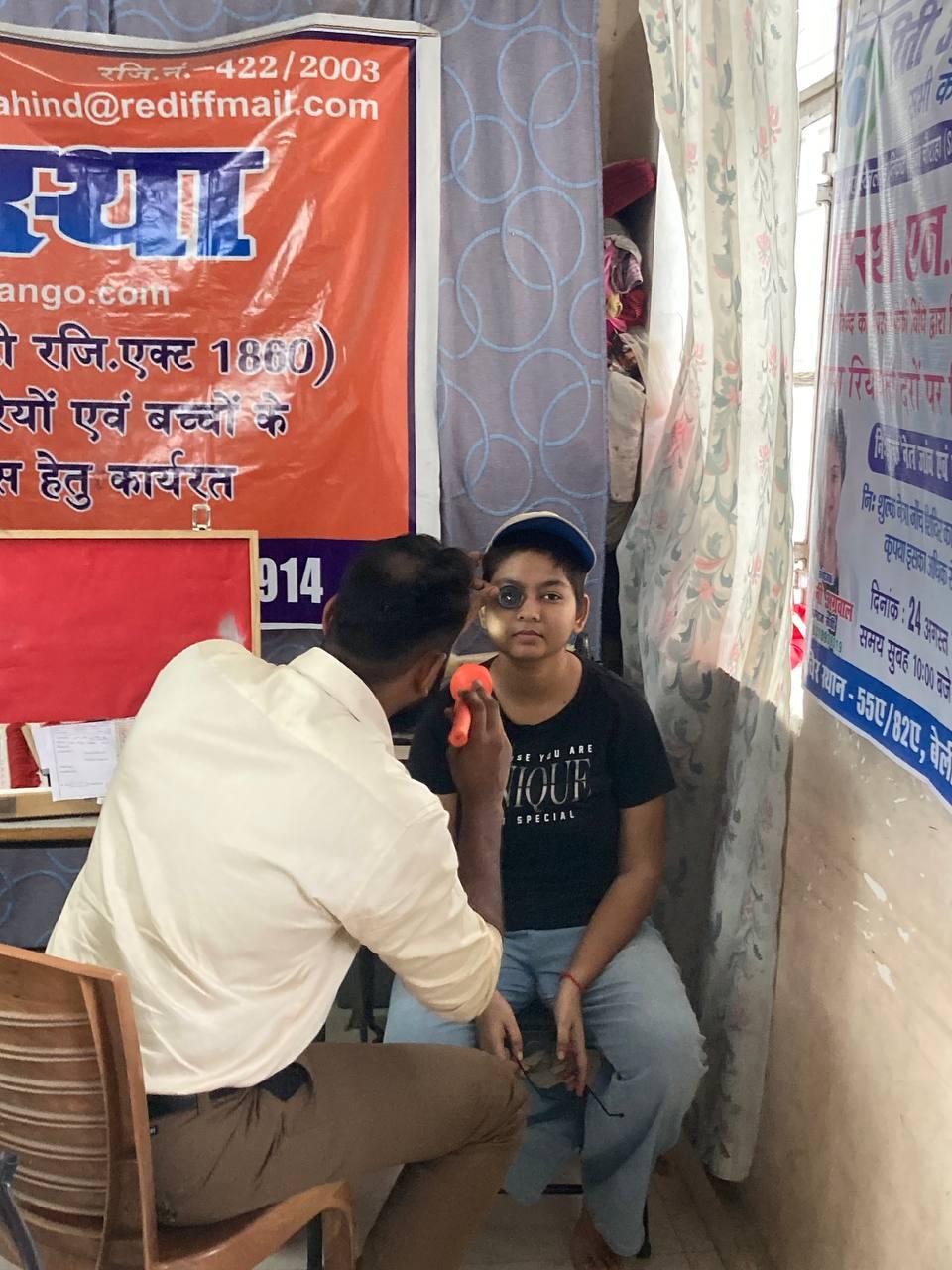 ASTHA NGO Hosts Successful Free Eye Camp in Prayagraj